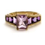 9ct hallmarked gold amethyst ring - size O & total weight 3.1g