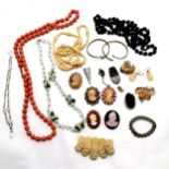 Qty of costume jewellery inc unusual glass bead necklace with flower detail (60cm), 2 x brass