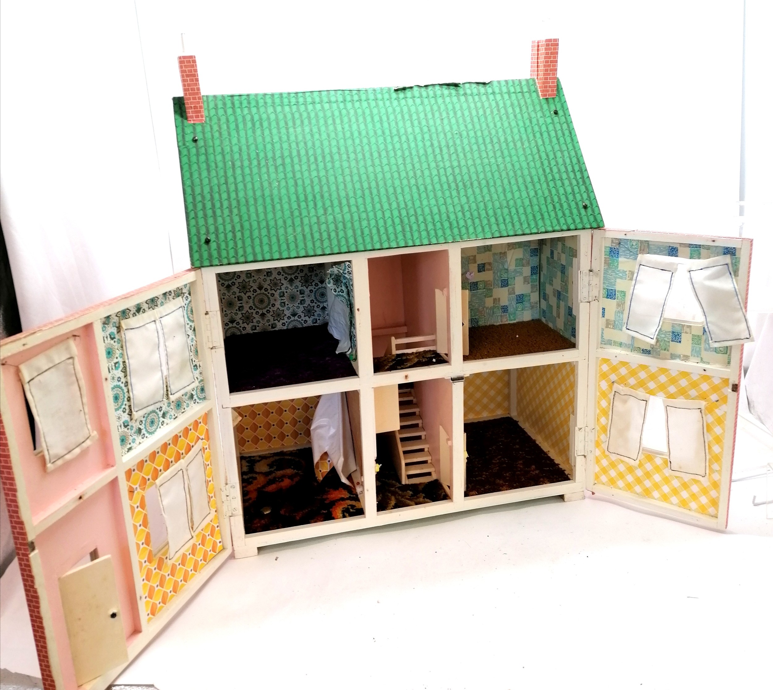 Vintage Scratch built dolls house - 68cm high 61cm wide 33cm deep - Image 2 of 2