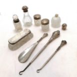 Qty of silver topped glass bodied jars - all slight a/f t/w 2 silver mounted button / boot hooks (