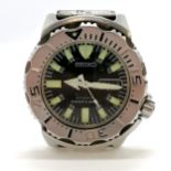 Seiko gents automatic divers 200m wristwatch in stainless steel (40mm case) - in worn condition &