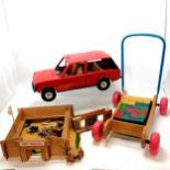 Sindy Range Rover, fort with cowboys / Indians, wooden stroller with complete set of bricks