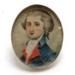 Antique period oval miniature of a gentleman - 4cm ~ missing outer frame otherwise in good condition