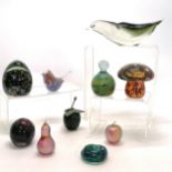Qty of glass paperweights inc 3 x Mdina, squat Isle of Wight, iridescent etc t/w hand carved stone