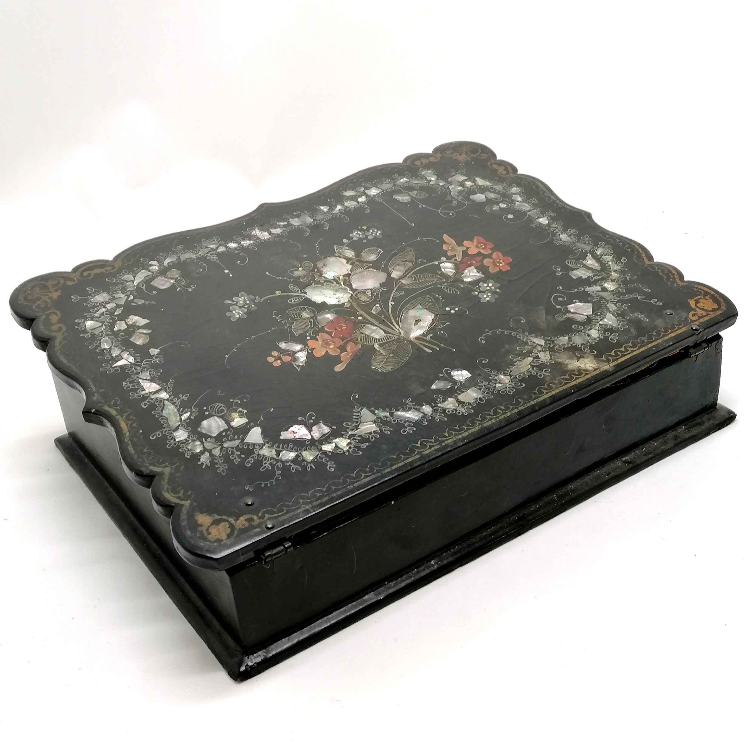 Antique papier mache writing slope with mother of pearl & handpainted decoration to lid with gilt - Image 5 of 5