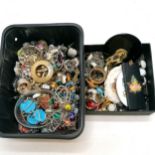 Qty of costume jewellery inc bracelets, earrings, fashion rings, porcelain pendants etc - SOLD ON