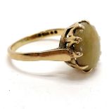 9ct gold hallmarked green cabochon hardstone ring. Size M 3g total weight