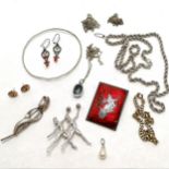 Qty of silver jewellery inc rhythmic gymnastics (ball) brooch, red enamel siamese panel brooch,