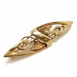 9ct hallmarked gold Art Nouveau style brooch - 5.5cm long & 7.6g - SOLD ON BEHALF OF THE NEW