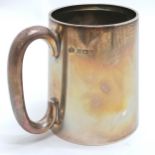 Elkington & Co Ltd silver 1 pint tankard - 10.5cm high & 270g & has crest / inscription to front and