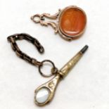 Antique unmarked rose gold swivel fob with intaglio of Britannia & Islamic text on reverse - 3.5cm