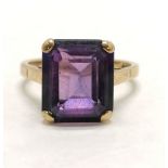 9ct hallmarked gold alexandrite stone set ring - size M½ & 4.7g total weight