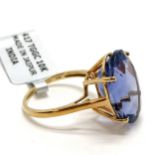 9ct hallmarked gold large blue stone set ring - size O & 5.2g total weight ~ in unworn condition