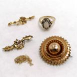 2 x 9ct marked gold bar brooches (1 with metal pin), unmarked gold circular brooch (with metal pin),