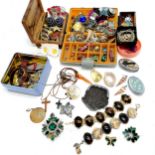 Quantity of costume jewellery incl. a Paris marked leaf clip, lucite brooch, crosses, mesh purse,