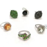 6 x silver marked rings inc green stone cluster ring - total weight 30g