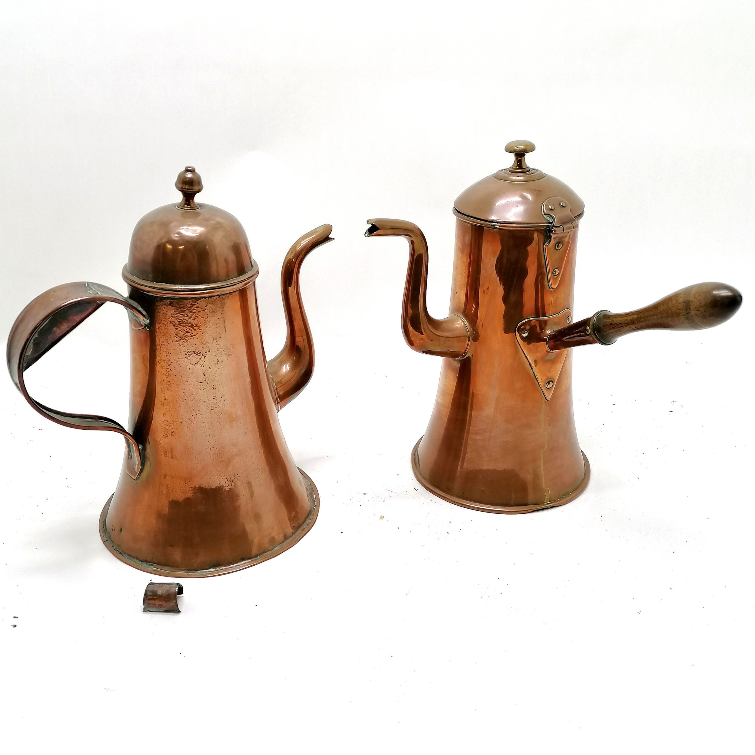 2 x antique copper coffee pots (1 with wooden handle & 28cm high - the other has tag detail detached - Image 2 of 2