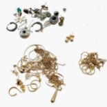 Qty of 9ct scrap gold - total weight 13.8g, t/w 5g bag of unmarked mostly odd earrings - touch tests