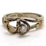 9ct hallmarked gold ring with a 'swinging from side to side' diamond - size M½ & 3.5g total weight