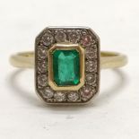 18ct hallmarked gold emerald & diamond cluster ring - size O & 4.2g total weight