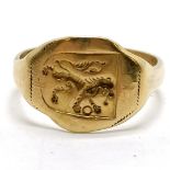 Antique 18ct marked gold gents signet ring with lion detail to front - size R & 4.5g & has signs