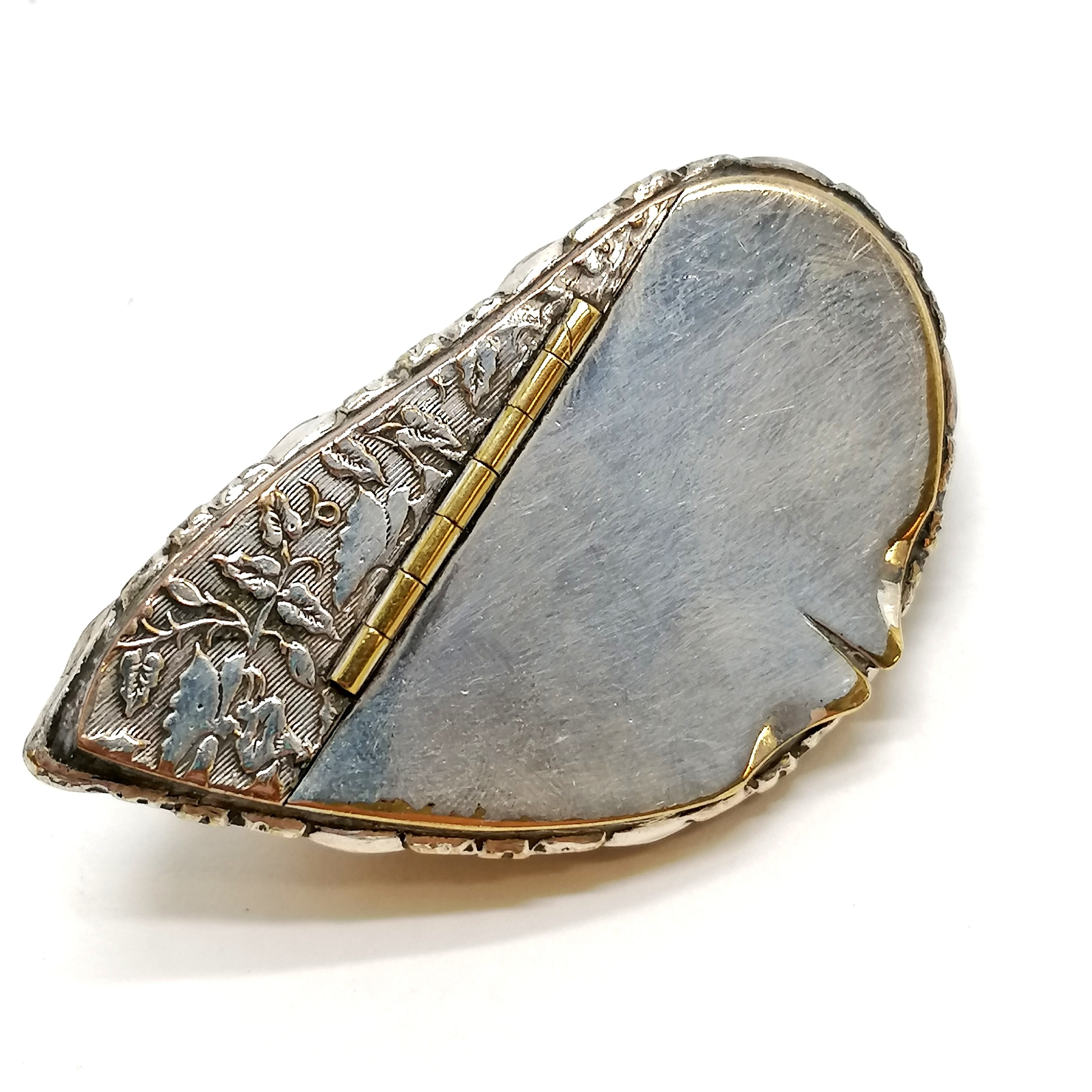 Antique snuff box fashioned from a mussel shell with silver plated mounts (6cm across & has old glue - Image 5 of 6