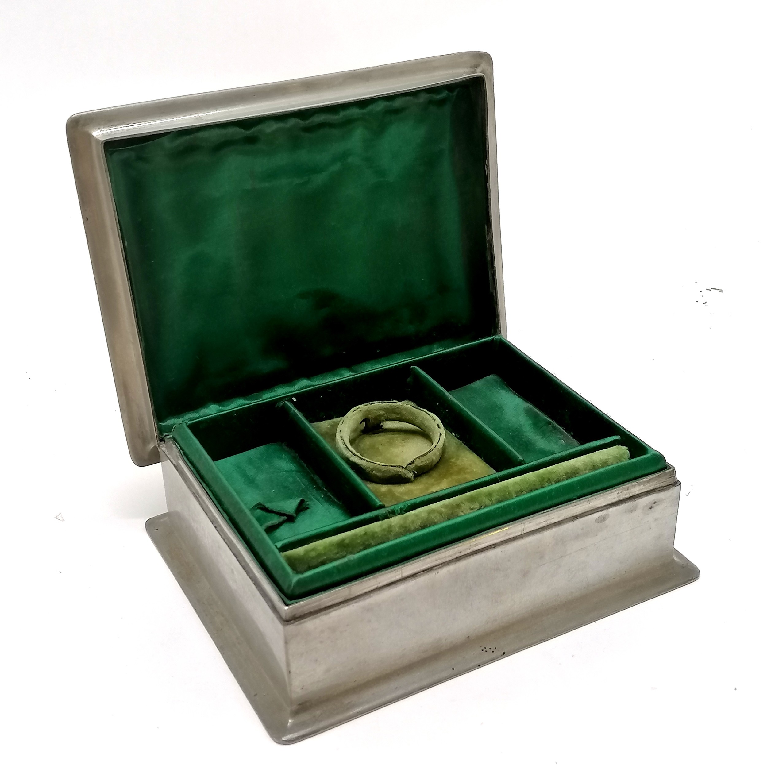 Liberty & Co : Tudric pewter Arts & Crafts jewellery box #083 with inset enamel plaque depicting - Image 6 of 8