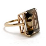 9ct hallmarked gold large smoky quartz ring - size R & 7.1g total weight