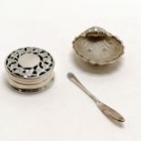 Chester silver circular lidded box with pierced decoration to top (4cm diameter & has dent base) t/w