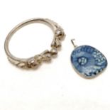 Oriental bangle with 2 dragons heads separated by a flaming pearl (tests as silver - 8.5cm