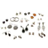 17 x pairs of sterling silver earrings inc celtic, amber, amethyst, garnet, sunflowers etc - total