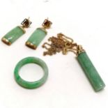 9ct hallmarked gold green spinach jade suite of jewellery - chain length 44cm ~ total weight of