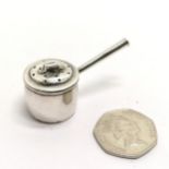 Novelty miniature Chester silver pepper in the form of a saucepan with lid - 5cm across & 9.4g & has