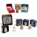 Collection of mostly boxed thimbles inc Caithness, 3 x Swarovski crystal, Spode, Wedgwood, Coalport,