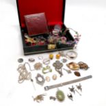 Quantity of antique and silver costume jewellery including filigree, hand carved cameo, some A/F. in