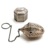 Sterling silver tea infuser t/w white metal hinged box - total weight 36g