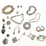 Qty of silver jewellery inc my last Rolo charm / pendant, malachite pendant (5cm drop), cameo