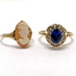 2 x 9ct marked gold rings - hand carved shell cameo size L & blue / white stone set cluster ring