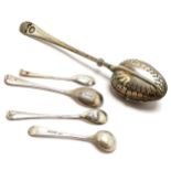 Antique silver Teaette tea infuser by George Gray - 14cm t/w 4 x silver condiment spoons ~ total 42g