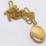9ct marked gold locket on a 9ct gold 54cm chain - total weight 8g