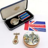 National Service Medal (boxed) t/w WWI Queen Mary’s Needlework Guild Badge