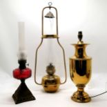 Electrified oil lamp with cranberry font, ceiling brass Veritas oil lamp and brass lamp base 46cm