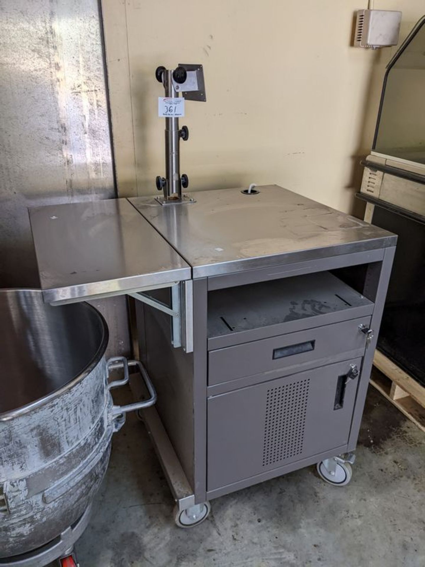 Portable Cashier Counter on Casters with Keys