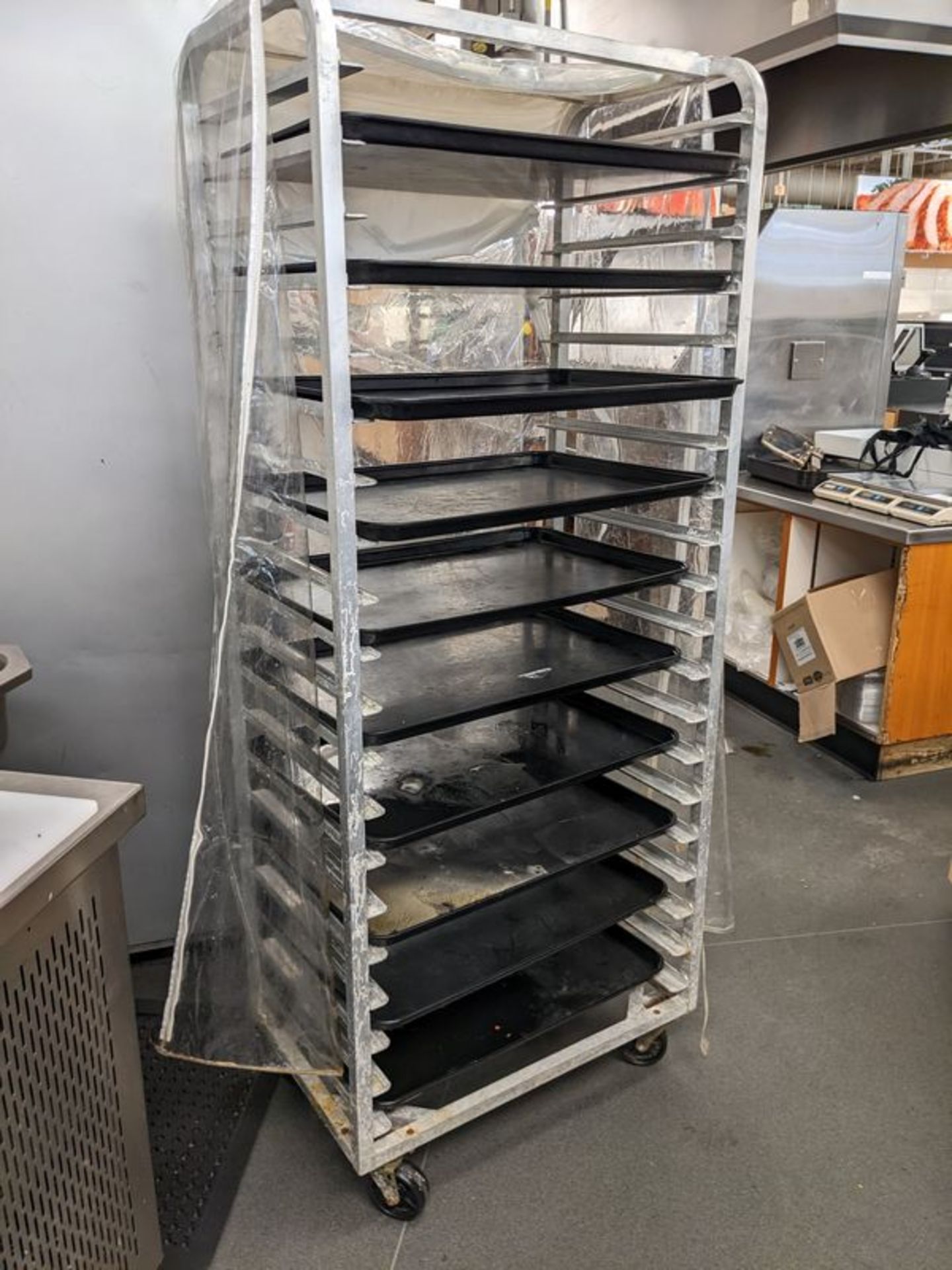 Welded Side Load Aluminum Bakers Rack with Cover and Black Trays