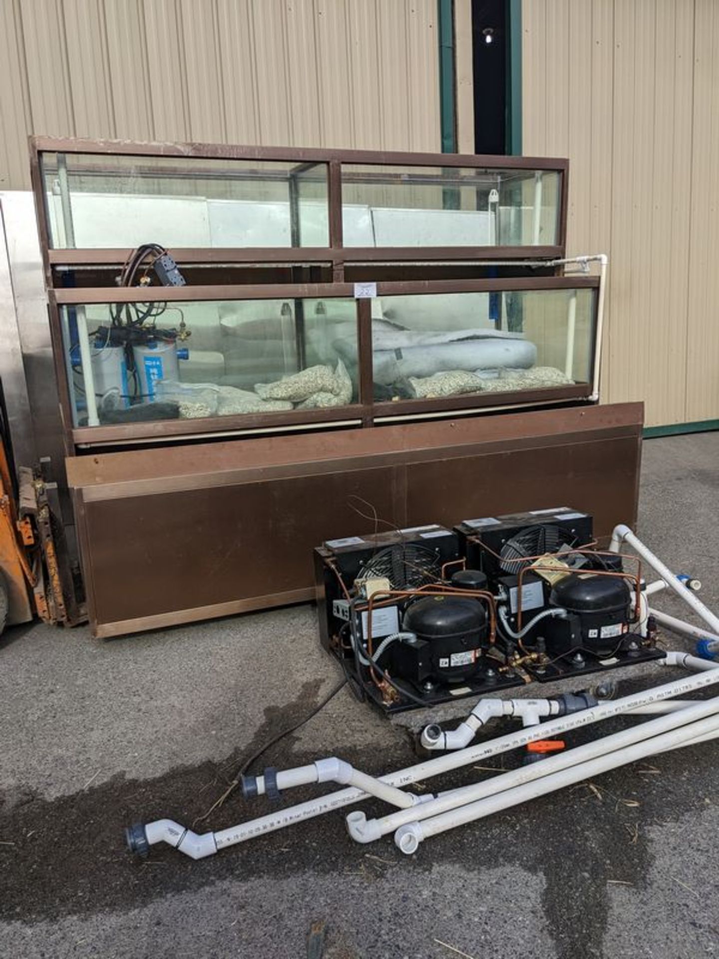 8ft Copper Live Tank with 2 Compressors and Pumps - New in 2020