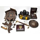 A mixed lot of assorted collectors' items including and Black Forest wall cuckoo clock (af), a