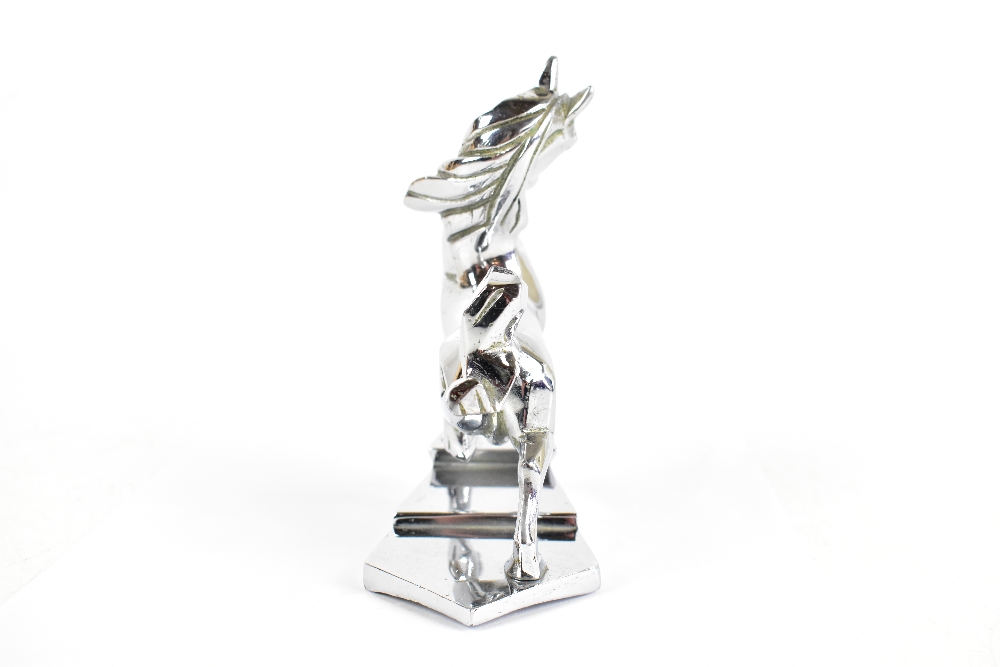 PULLMAN HUMBER; an Art Deco nickel plated car mascot modelled as a horse, on stepped base, the - Bild 3 aus 8