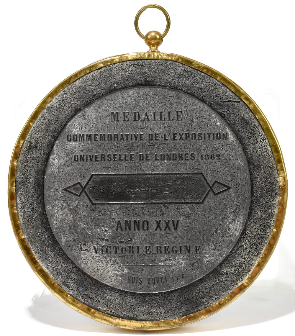 LONDON 1862; a Bois Durci medal for the Exhibition of the Works of Industry of All Nations, with - Bild 2 aus 2