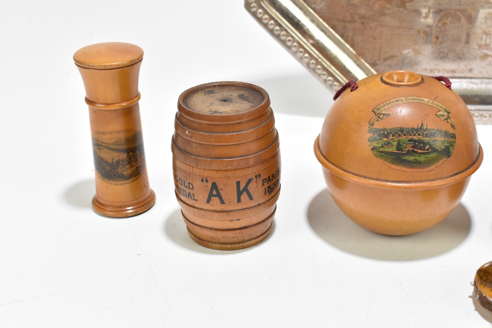 EDINBURGH 1886 AND GLASGOW 1888; a small group of Mauchline ware pieces including a needle pad, - Bild 2 aus 7