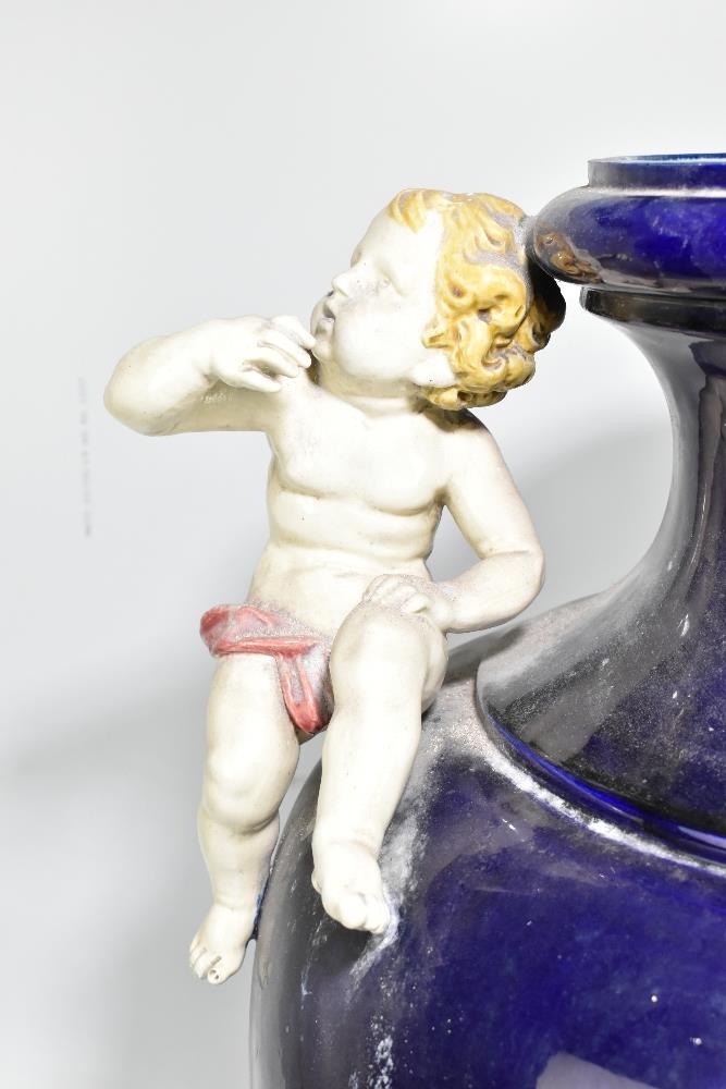 PARIS 1878; a very large blue glazed majolica twin handled vase set with cherubs beside the flared - Bild 2 aus 12